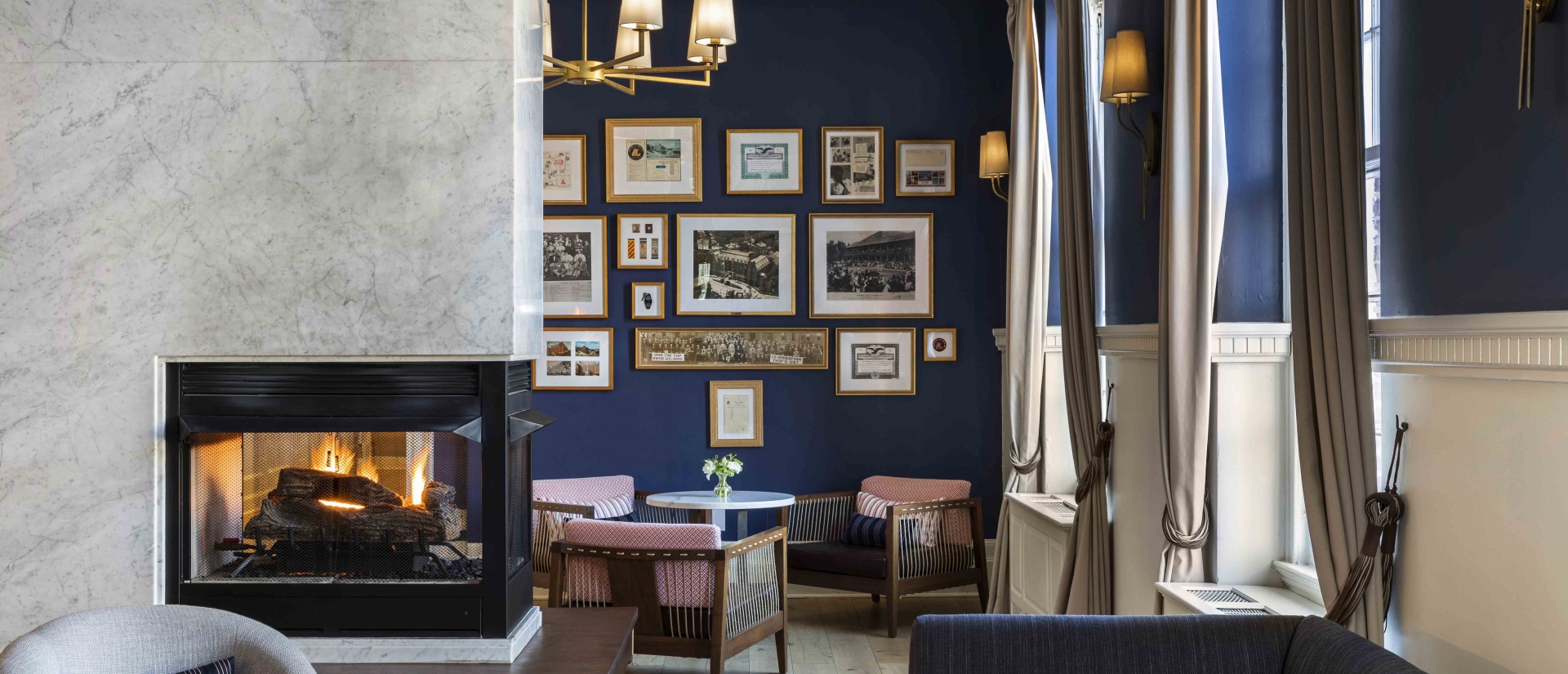 table in the lobby of Hotel Viking with white flowers
