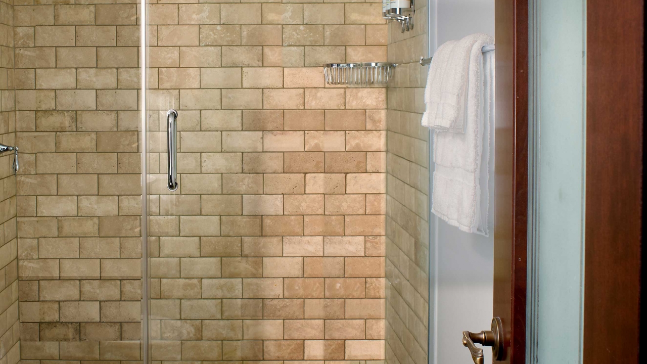 Glass shower with rain showerhead