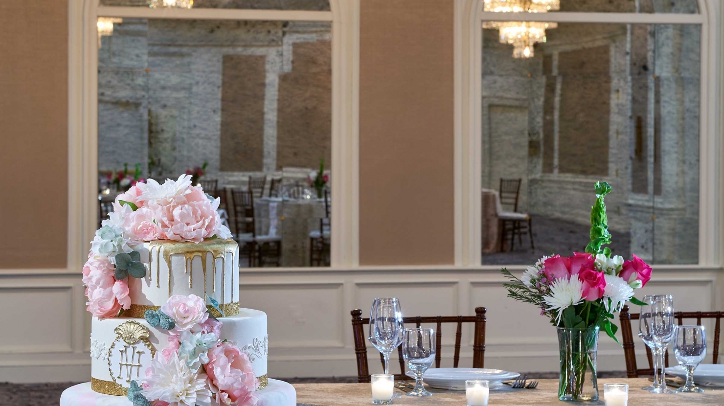 Image of wedding cake.