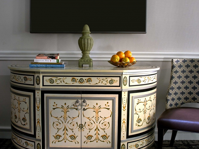 Cabinet in the Premier Junior Suite