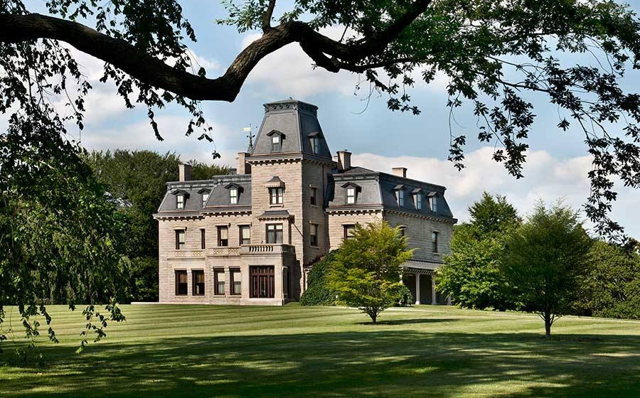 Exterior of Chateau-sur-Mer mansion
