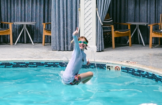 hotel viking pool kids