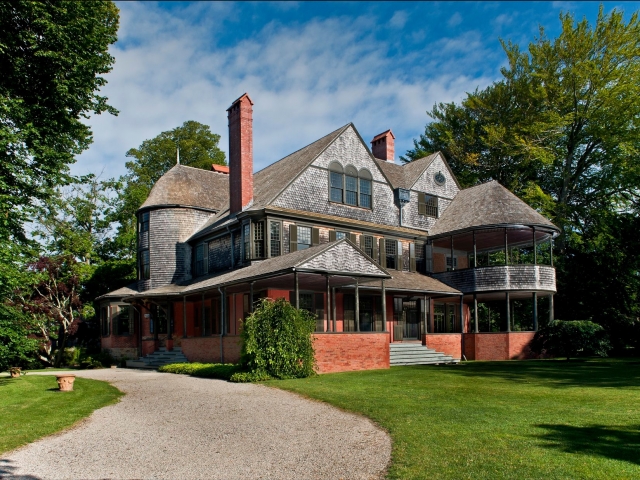 Exterior of Isaac Bell House