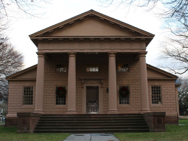 Exterior of the Redwood Library.